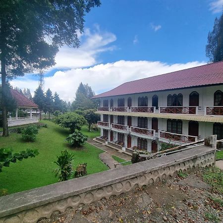 Oyo 93062 Sibayak Multinational Rest House Berastagi Luaran gambar