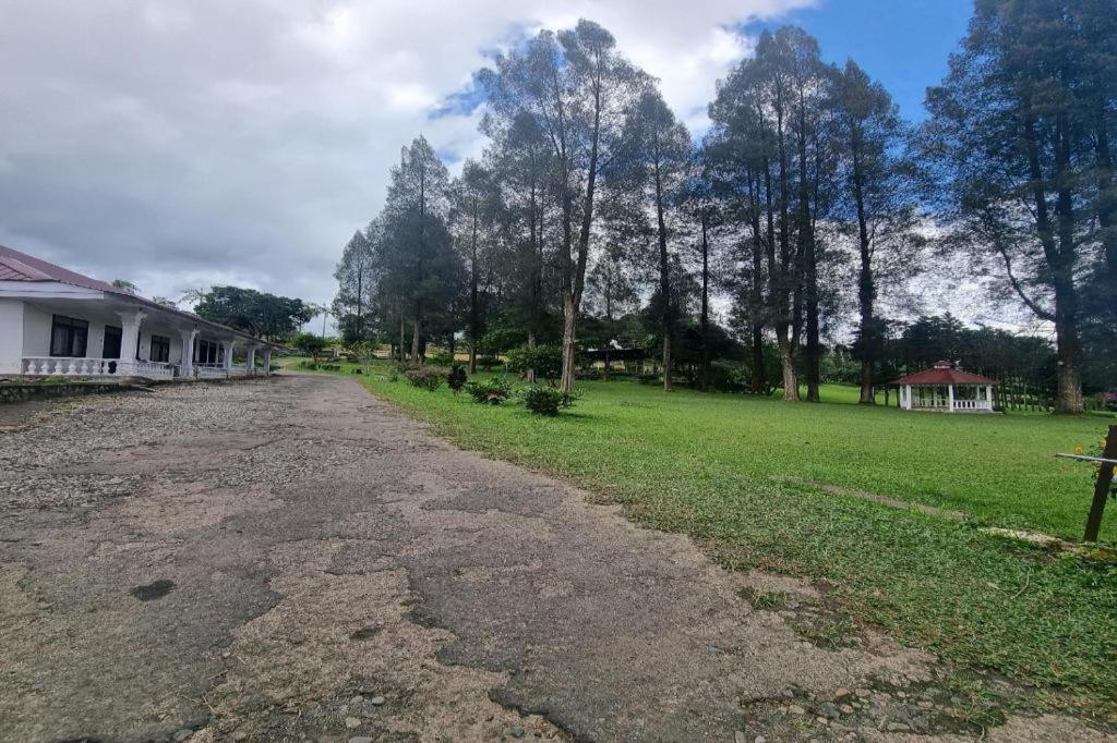 Oyo 93062 Sibayak Multinational Rest House Berastagi Luaran gambar